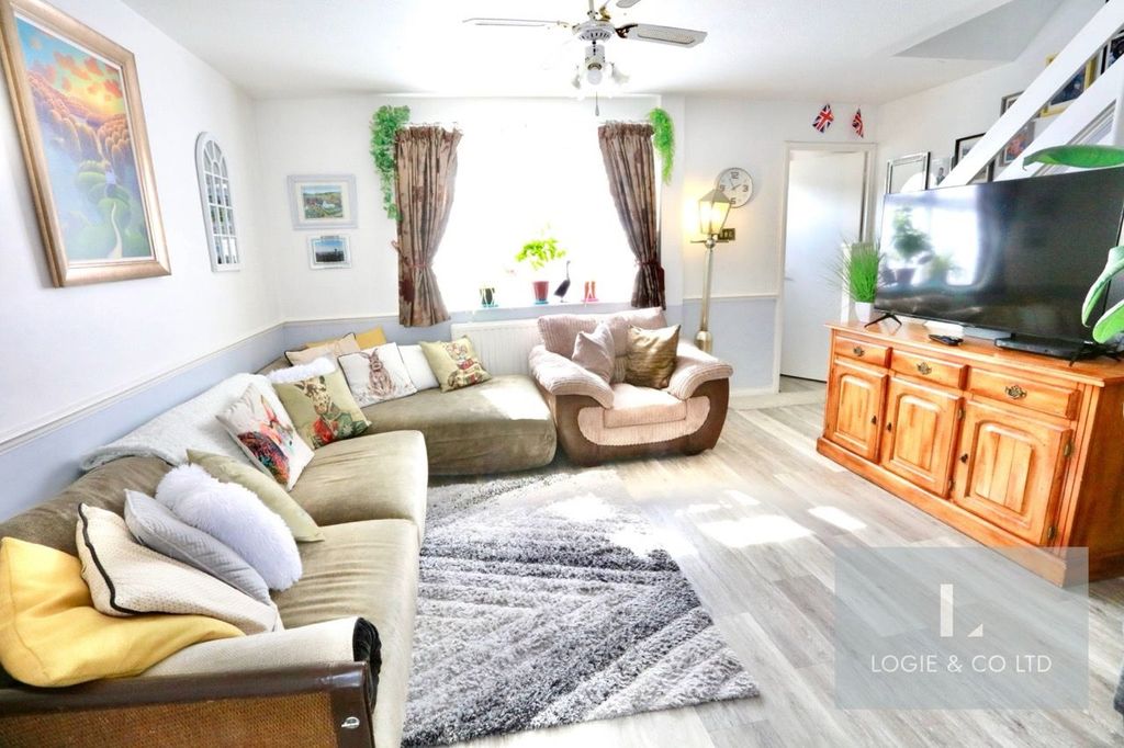 Property photo 3 of 20