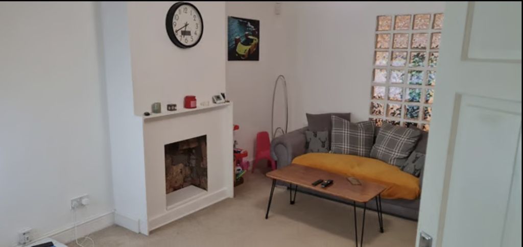 Property photo 2 of 6