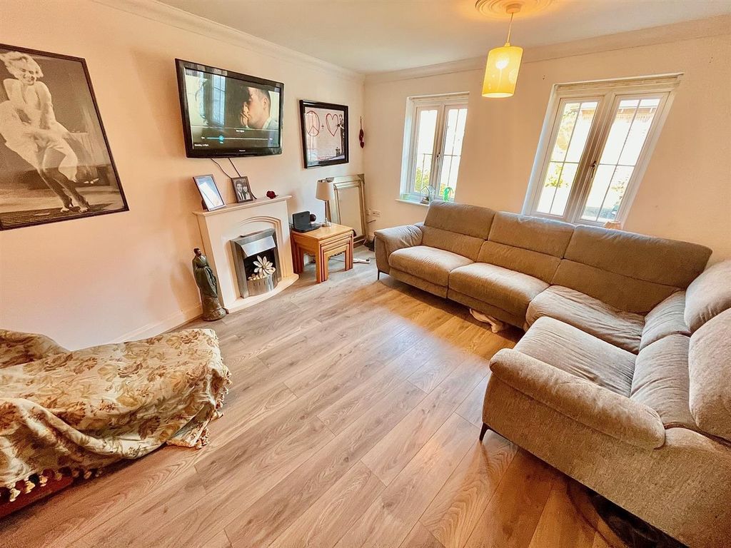 Property photo 3 of 15 Living Room