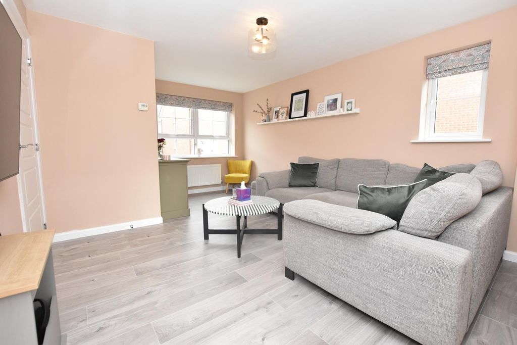 Property photo 2 of 20 Living Room