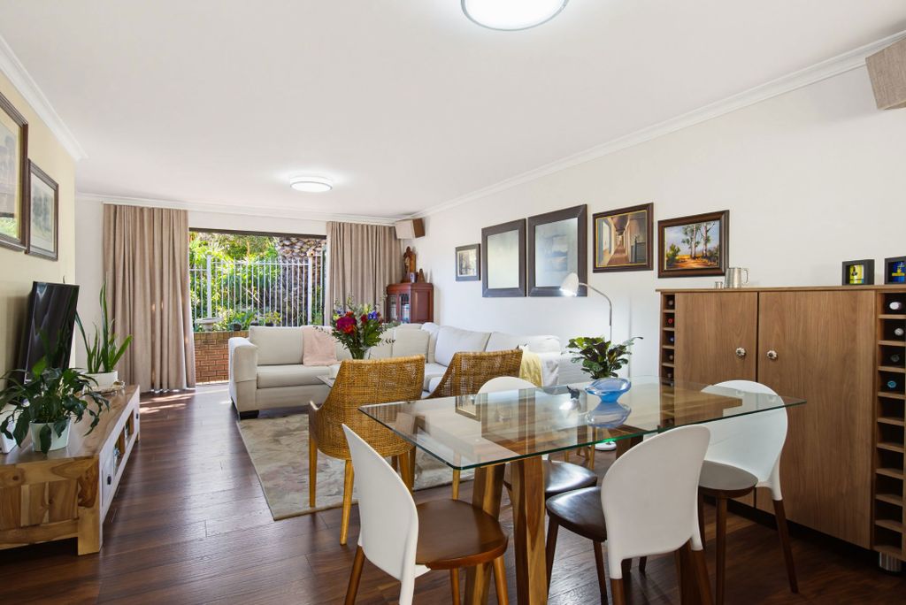 Property photo 2 of 34