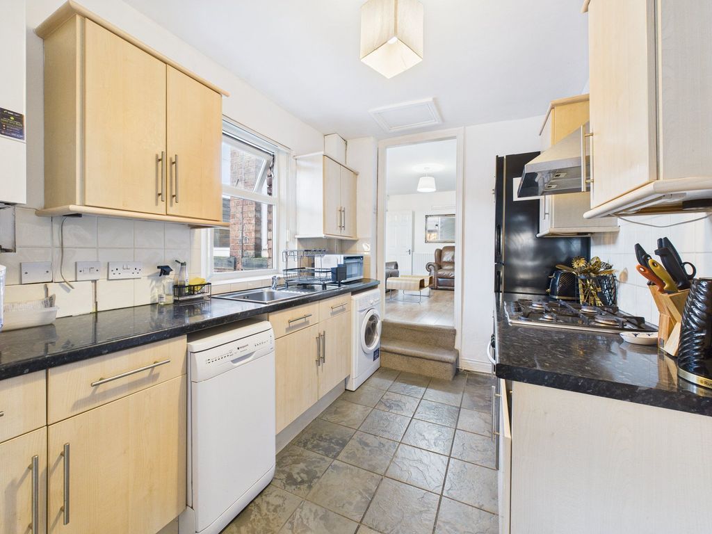 Property photo 2 of 10 Kitchen