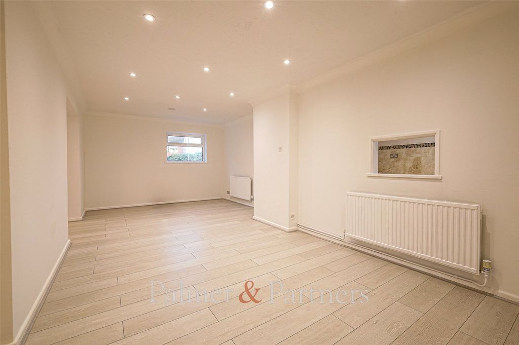 Property photo 3 of 14 Reception Room