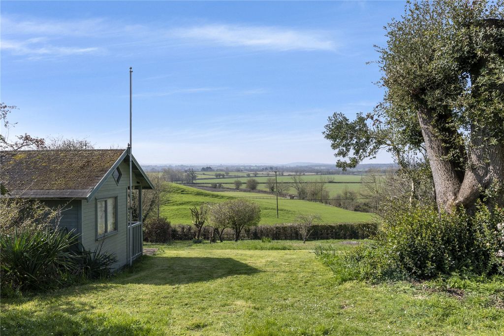 Property photo 3 of 19 Picture No. 11