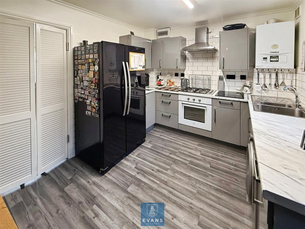 Property photo 2 of 23 Kitchen