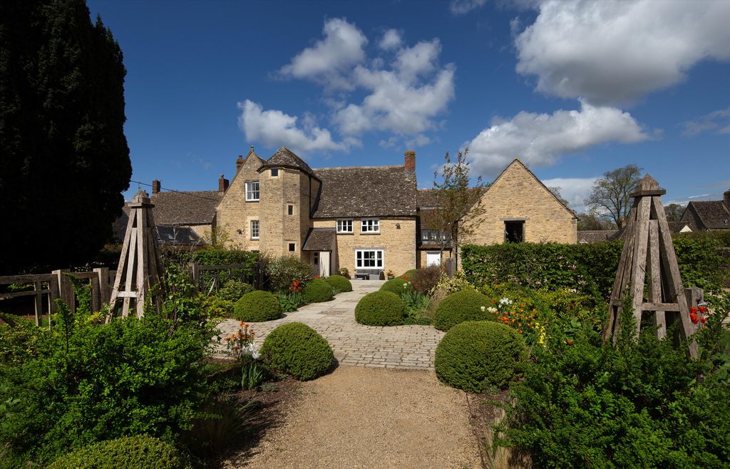 Property photo 1 of 17 Image