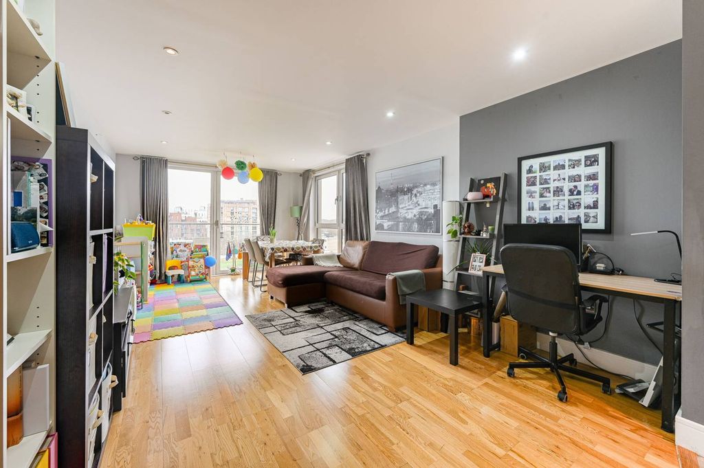 Property photo 3 of 17