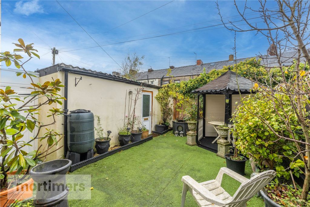 Property photo 3 of 30 Gardens