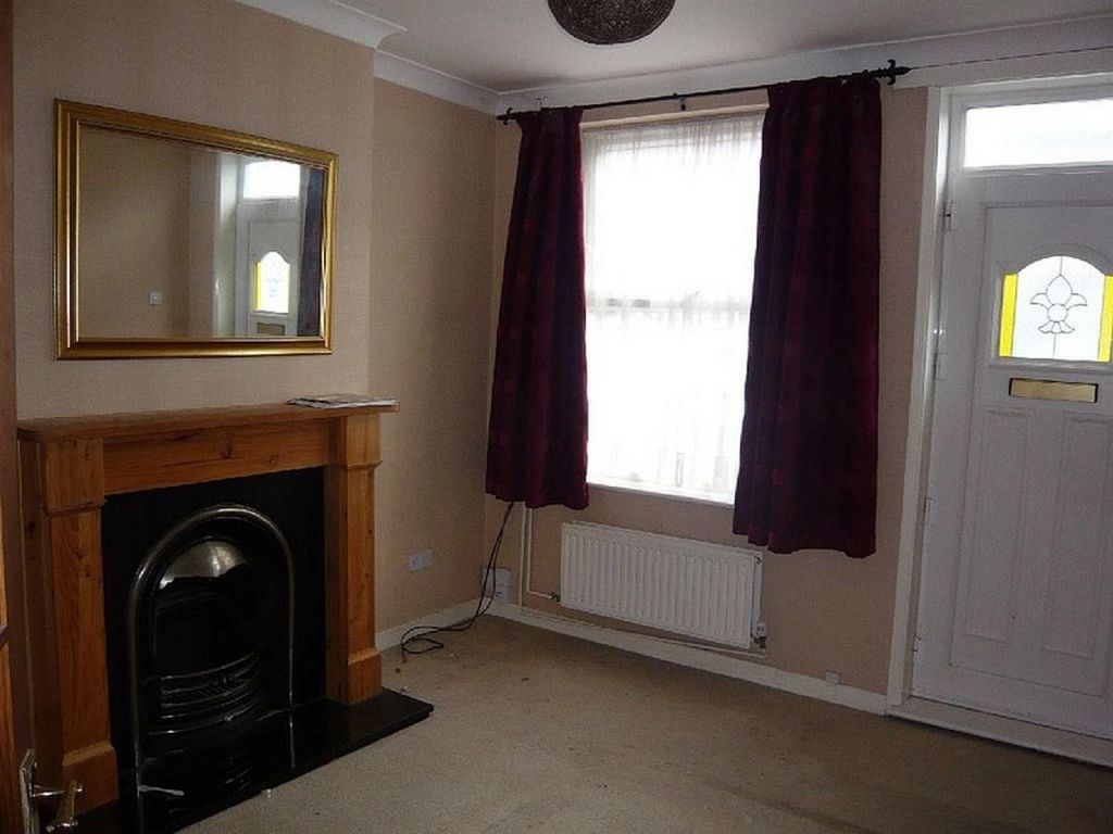 Property photo 3 of 9 Charles Street.48 - Lounge.Jpg