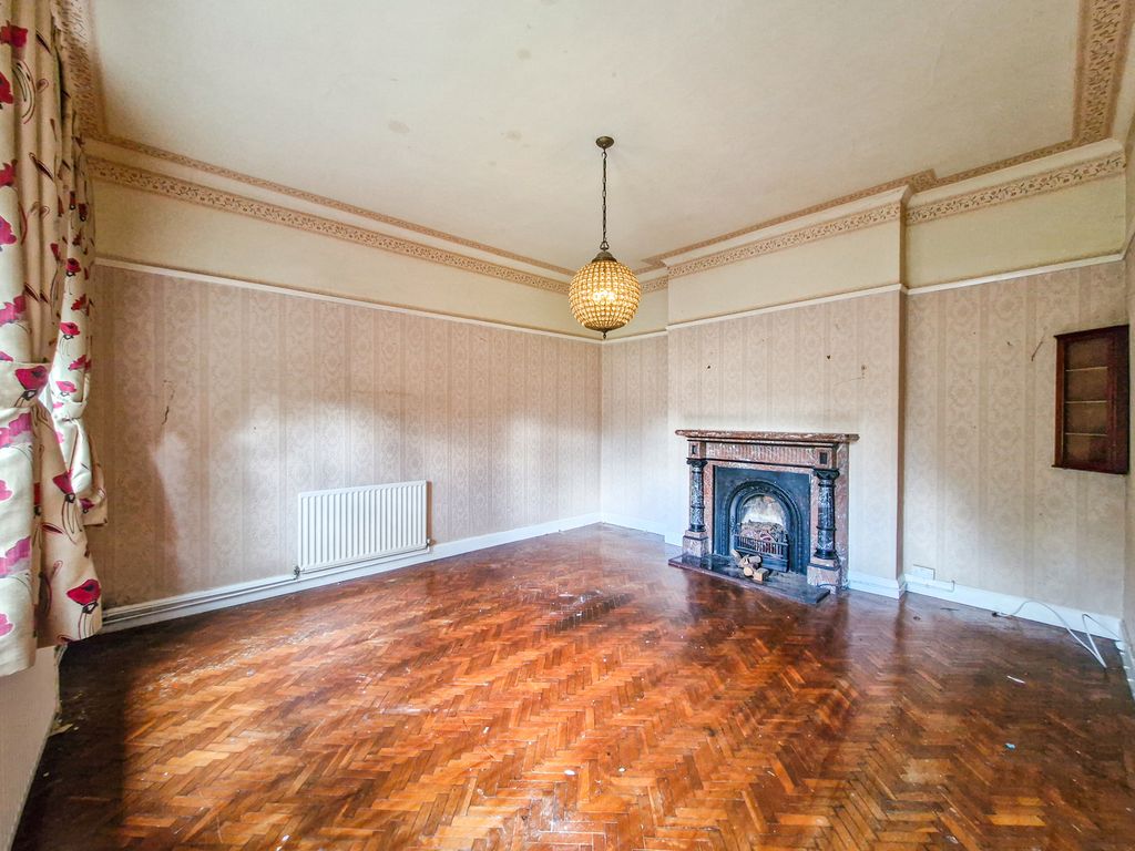 Property photo 2 of 9 Hawthornden Manor - Lounge