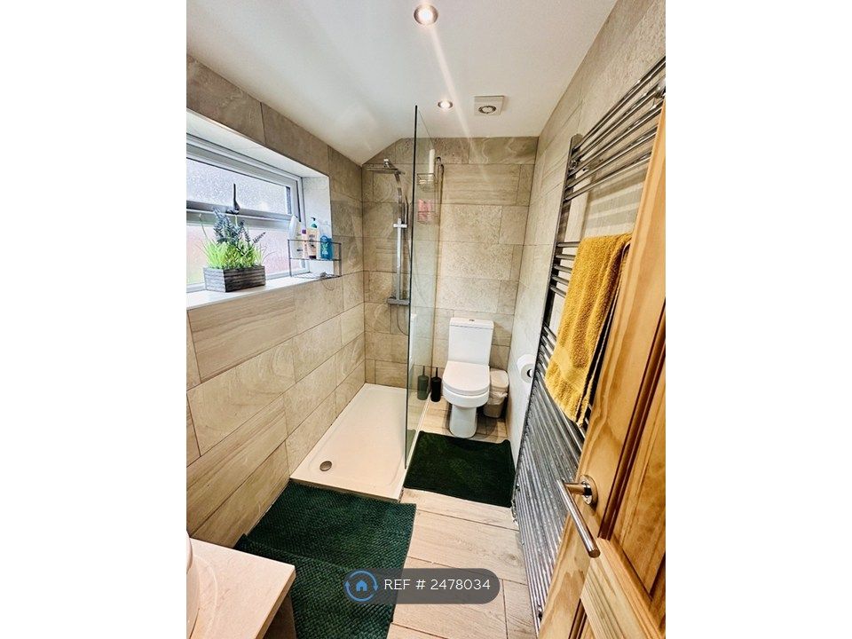 Property photo 3 of 8 Bathroom