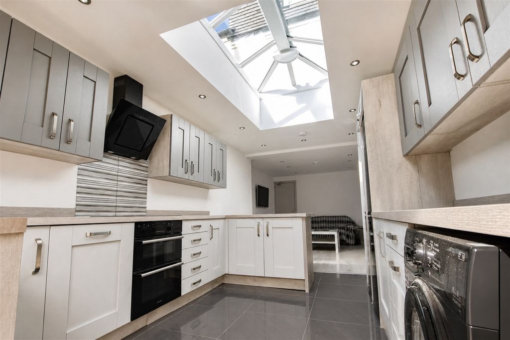 Property photo 1 of 12 Approach
