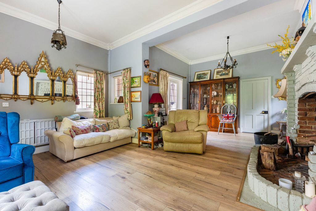 Property photo 3 of 18