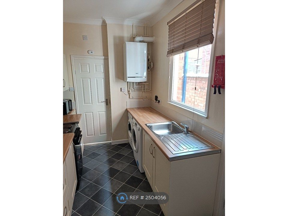 Property photo 3 of 16 Kitchen