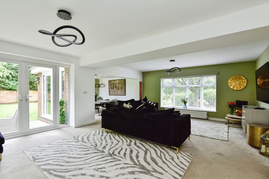 Property photo 2 of 53 Open Plan Living Room