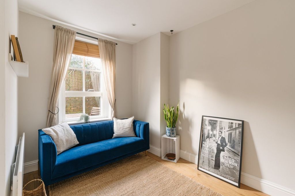 Property photo 3 of 10 Wilmot Street E2