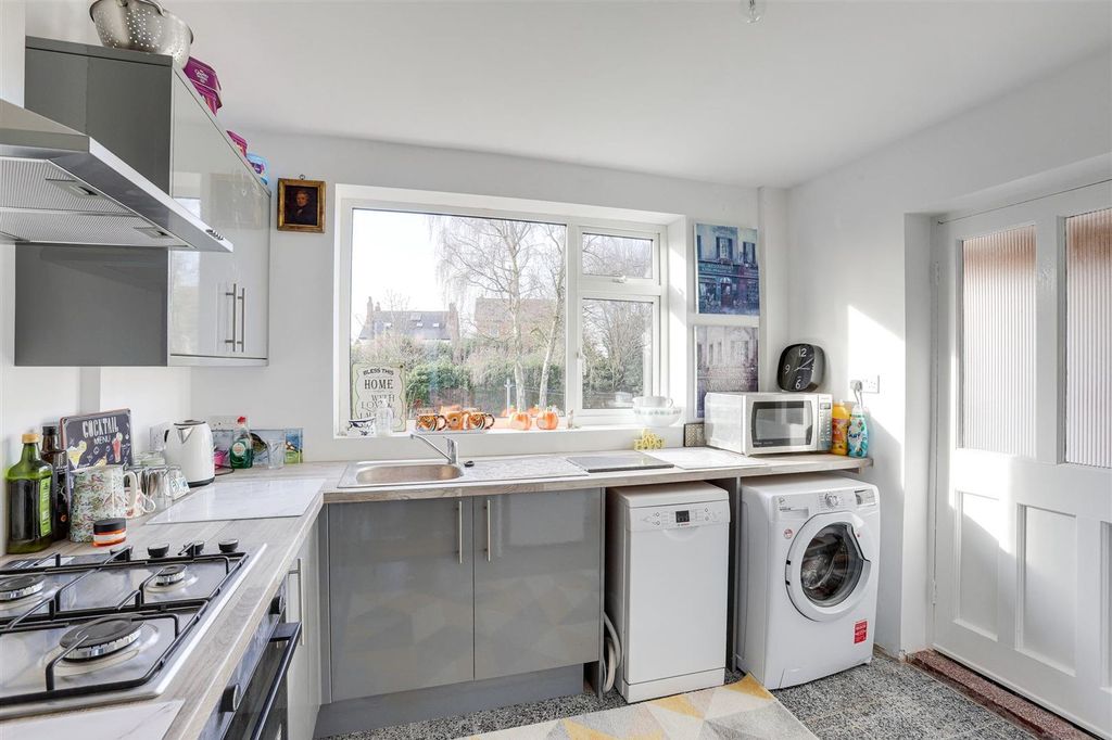 Property photo 3 of 25