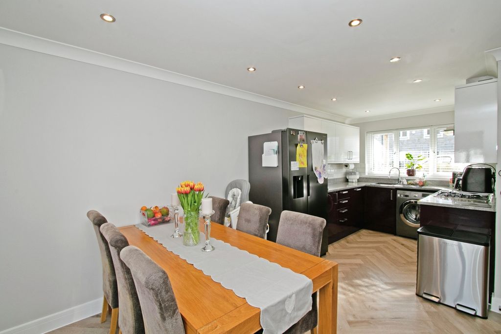 Property photo 3 of 13 Kitchen Diner