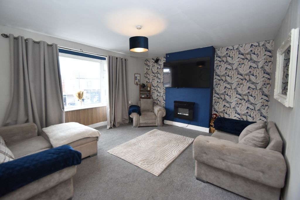 Property photo 3 of 10 Lounge