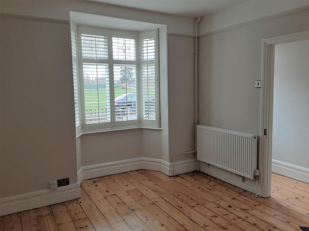 Property photo 3 of 12 Sitting Room