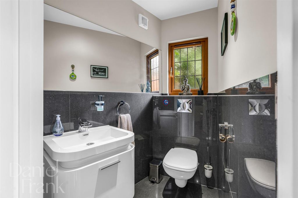 Additional image 48 of 5 bed detached house for saleWest View, Loughton IG10