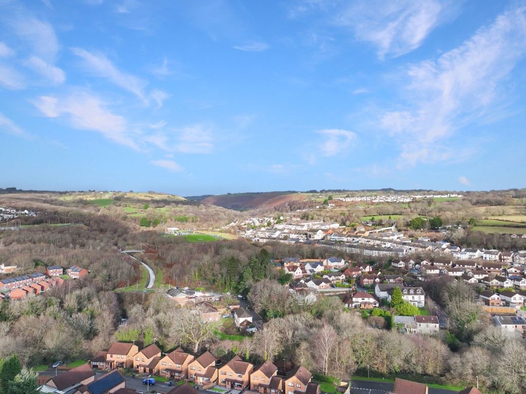 Property photo 2 of 34