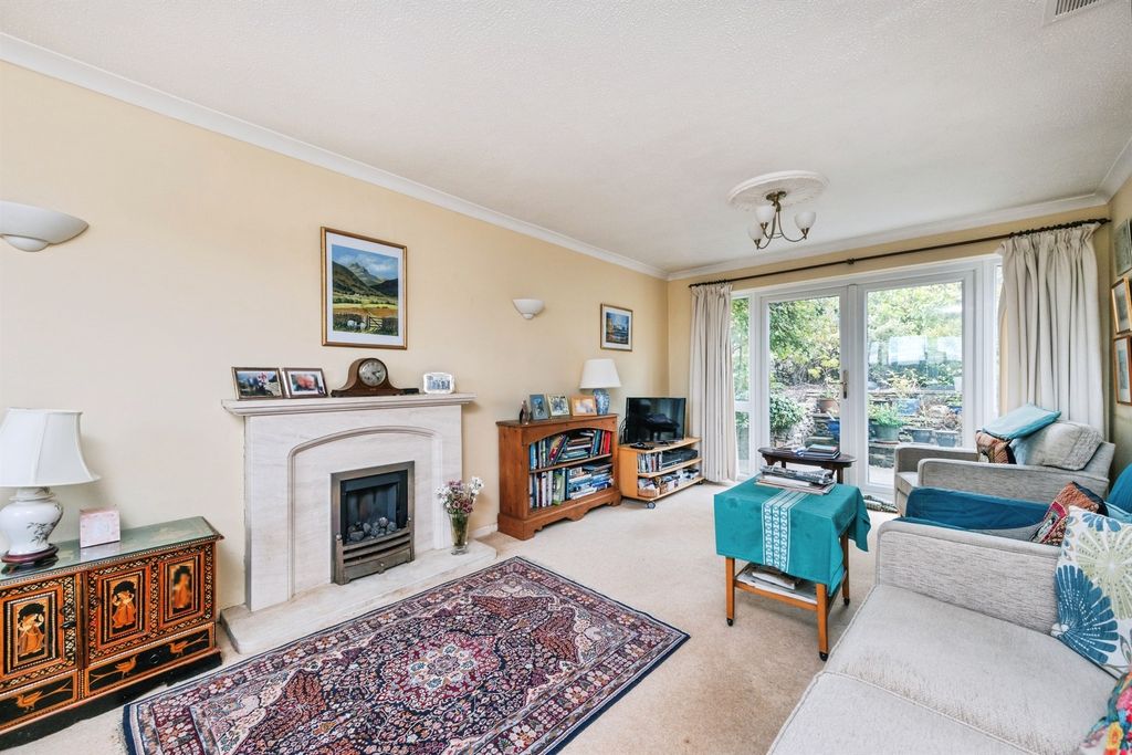 Property photo 2 of 20