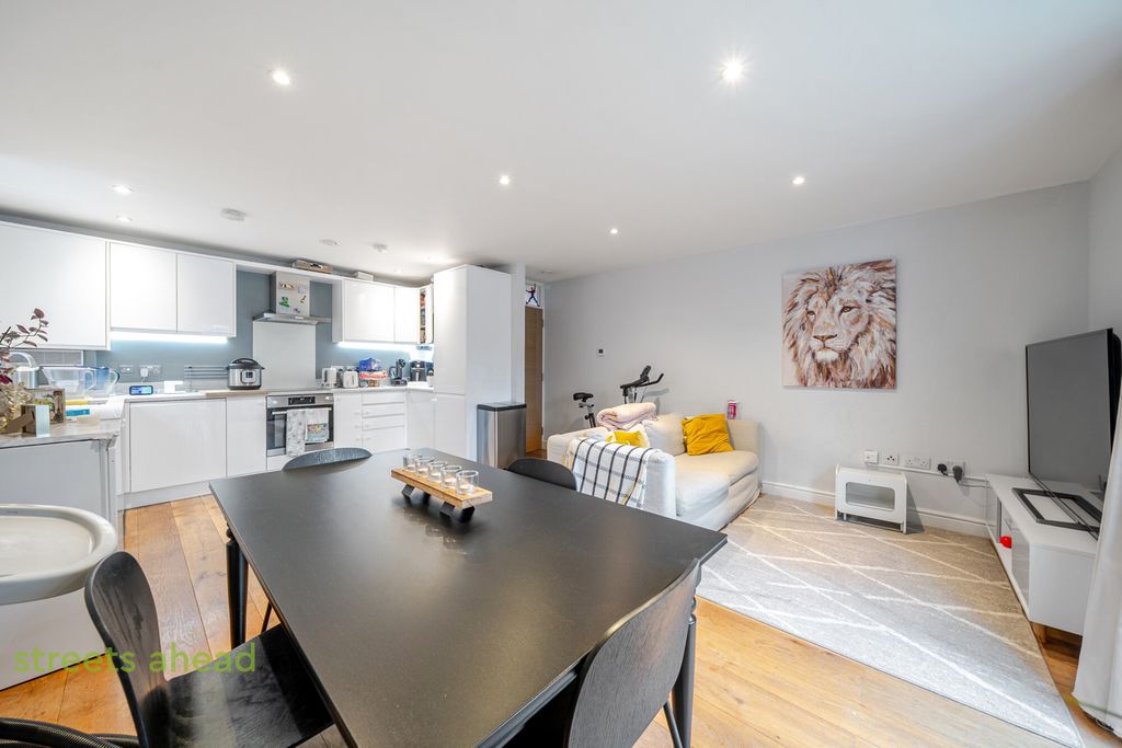 Property photo 1 of 17 152B7750-4F6E-4A9...