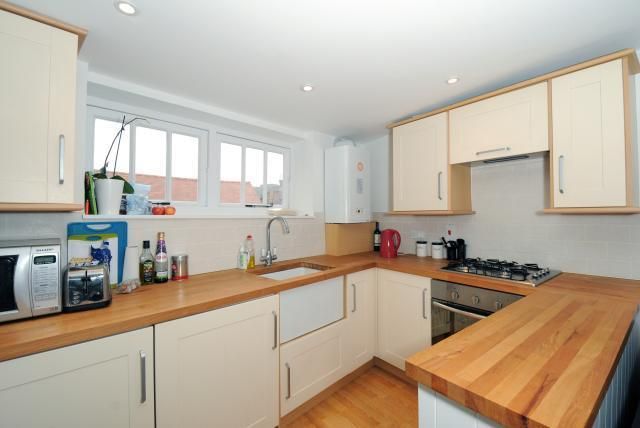 Property photo 1 of 9 Kitchen