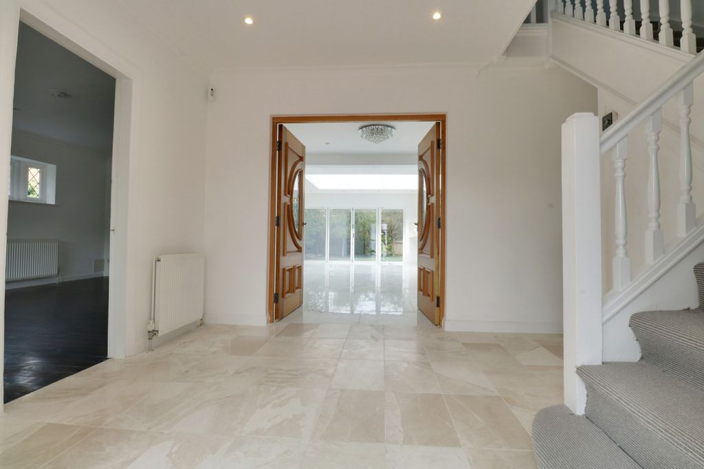 Property photo 2 of 22 4504353