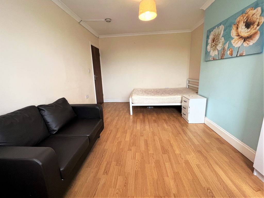 Property photo 2 of 3 Room