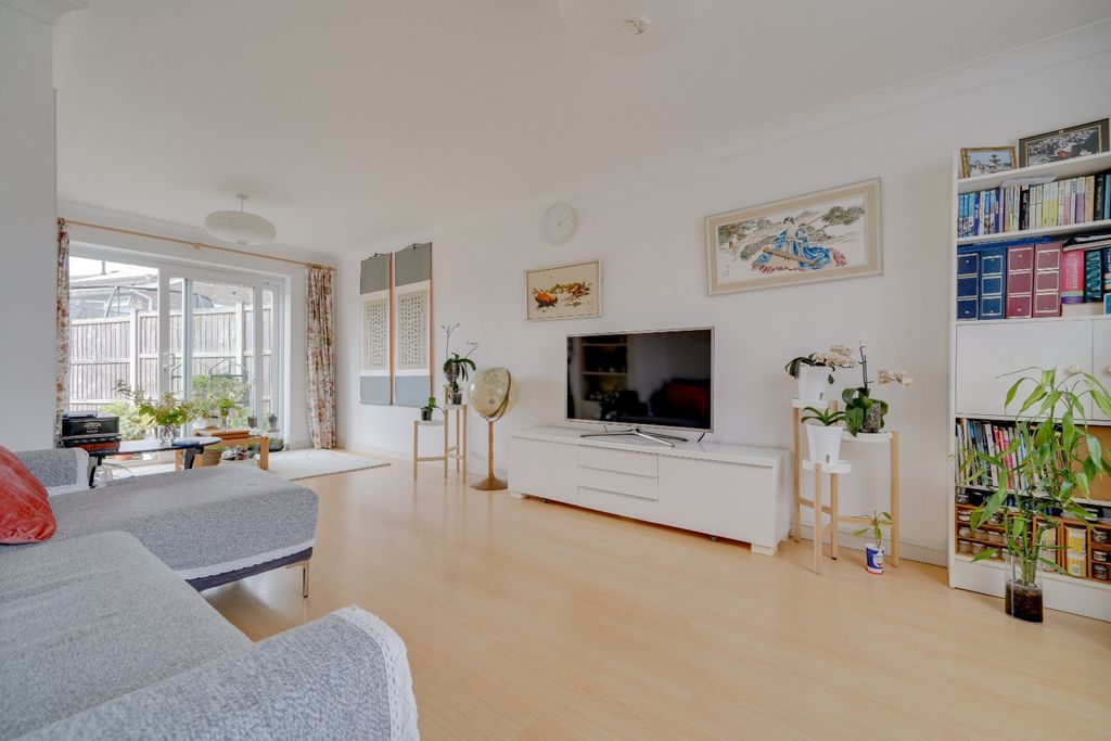 Property photo 2 of 15 4299142