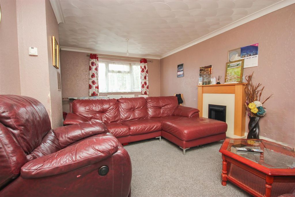 Property photo 2 of 13 Lounge.Jpg