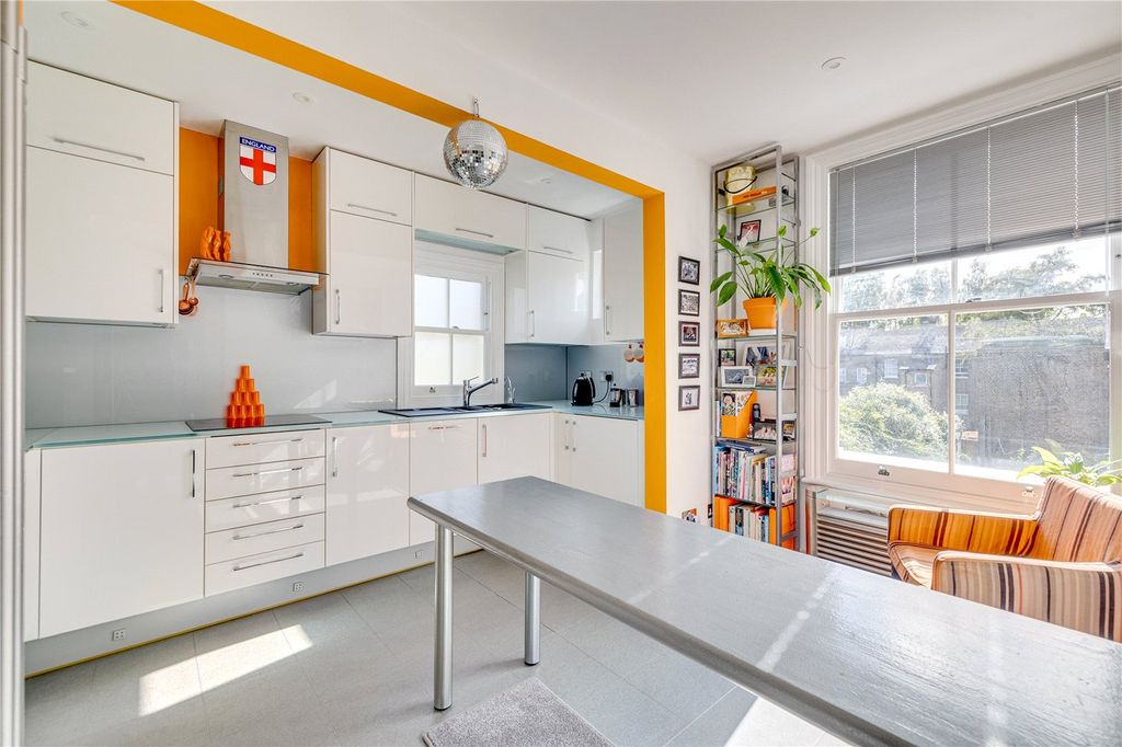 Property photo 2 of 14 Picture No. 21