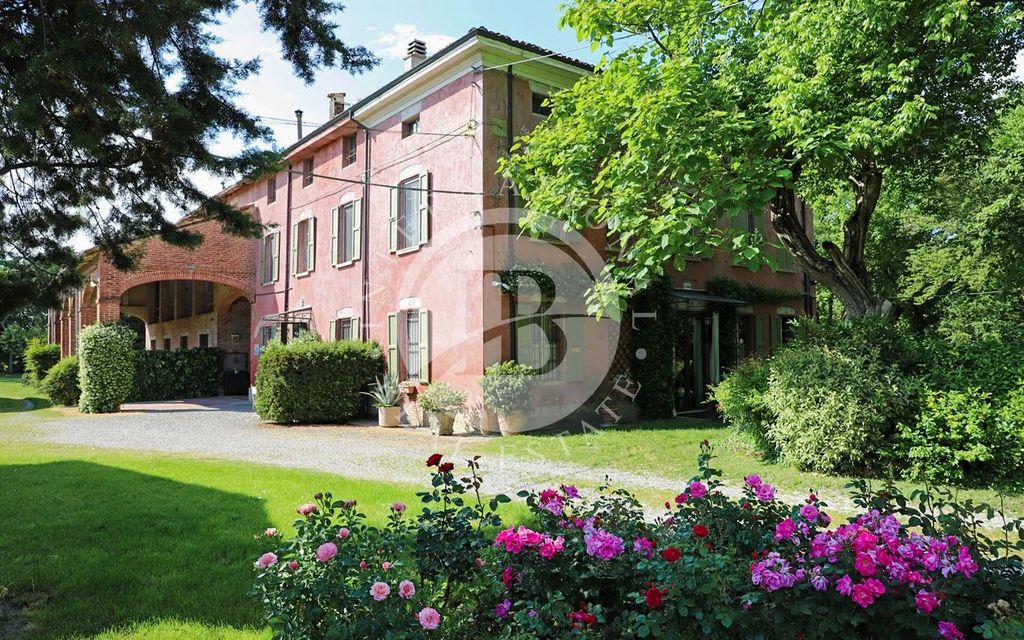 Property photo 1 of 32