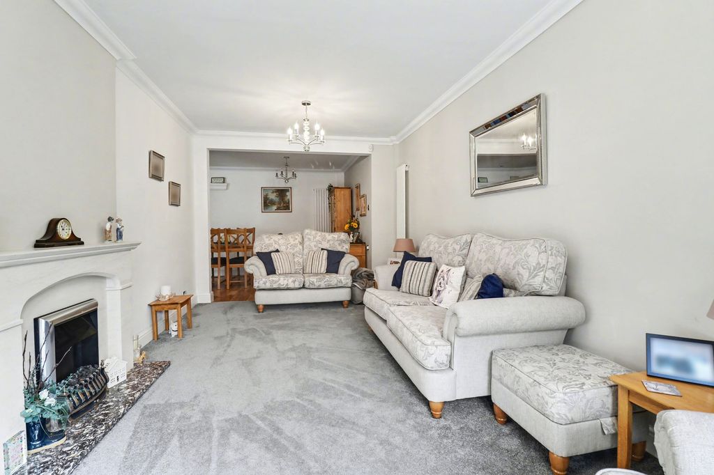 Additional image 9 of 4 bed detached bungalow for saleBotley Road, West End SO30