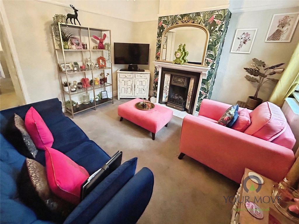 Property photo 2 of 11 Lounge