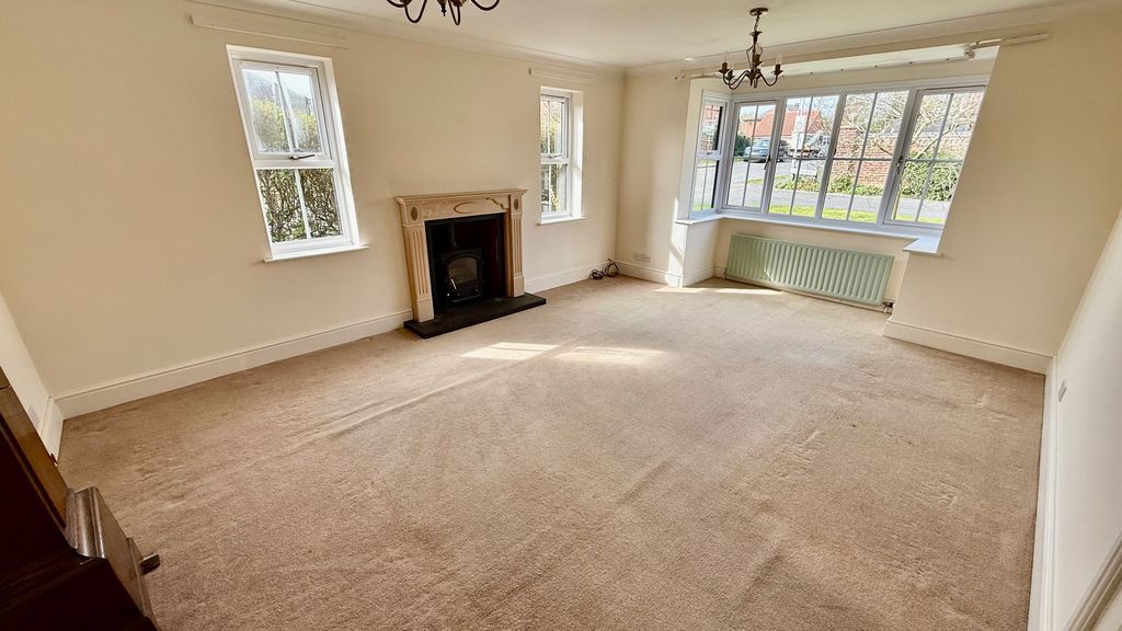 Property photo 3 of 19 Photo 1