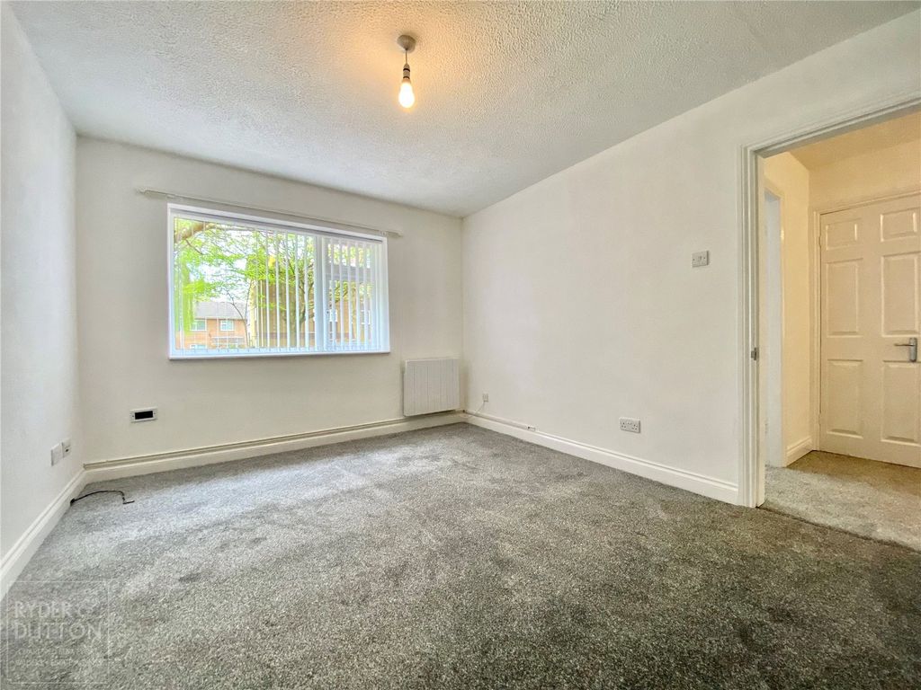 Property photo 2 of 14 Lounge