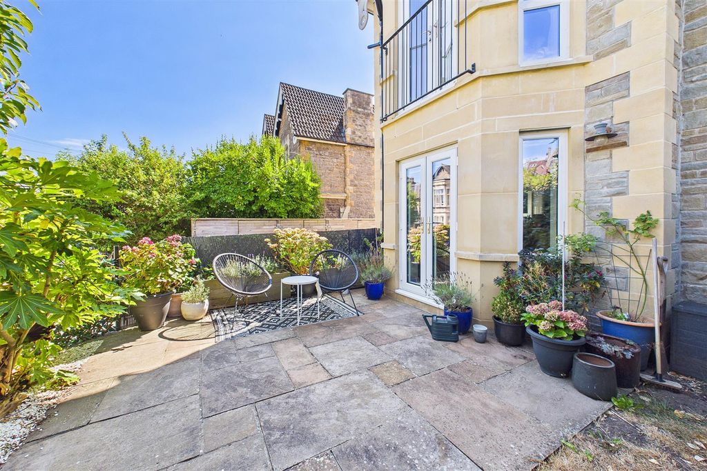 Property photo 2 of 13