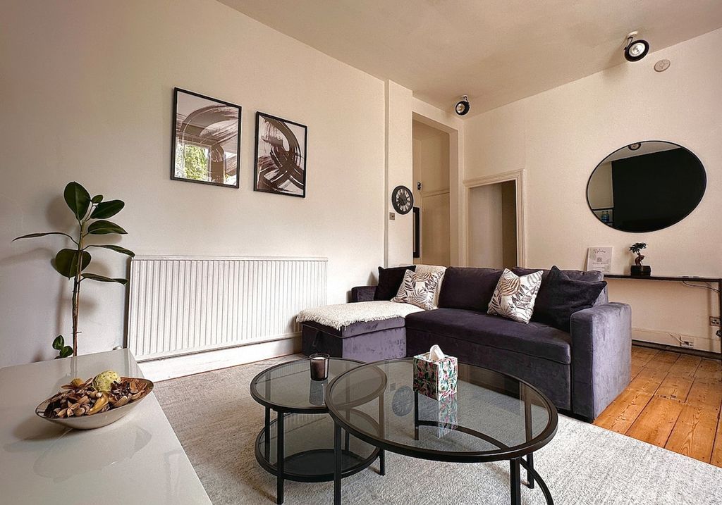 Property photo 1 of 19 Living Room