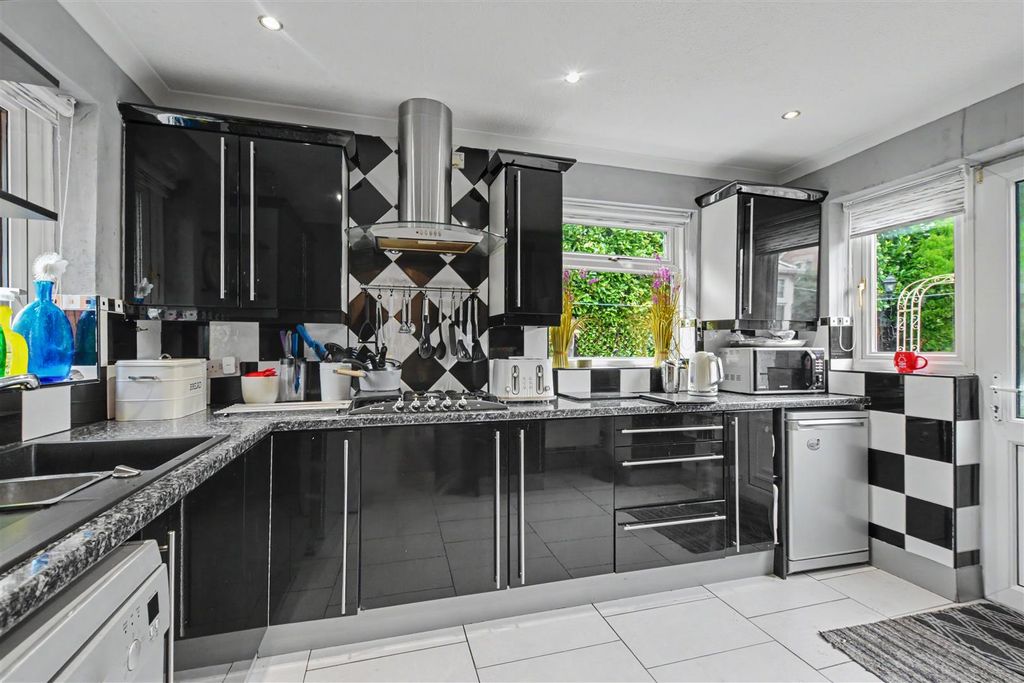 Property photo 3 of 25 Kitchen_1.Jpeg
