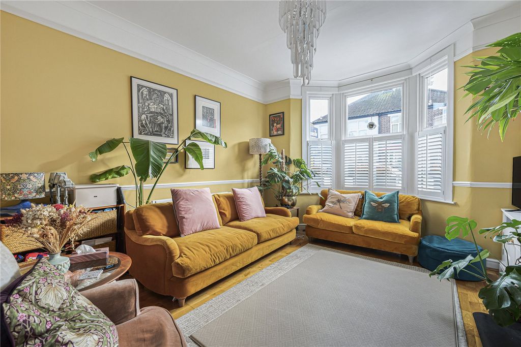 Property photo 2 of 20 Lounge