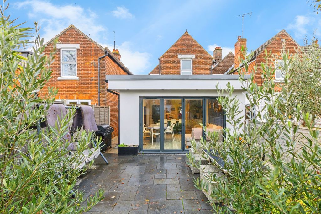 Property photo 2 of 33