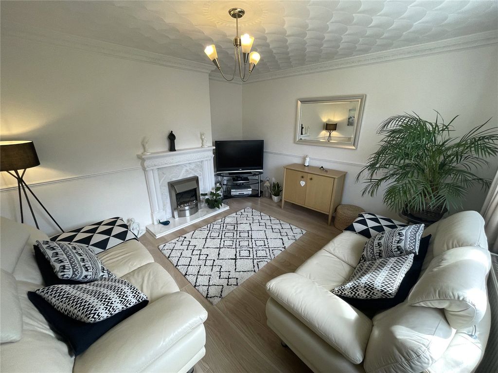 Property photo 2 of 13 Lounge