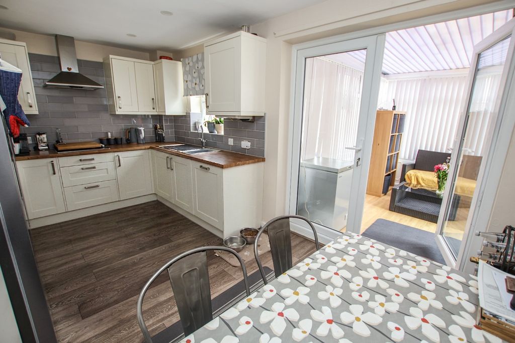 Property photo 2 of 19 5180311