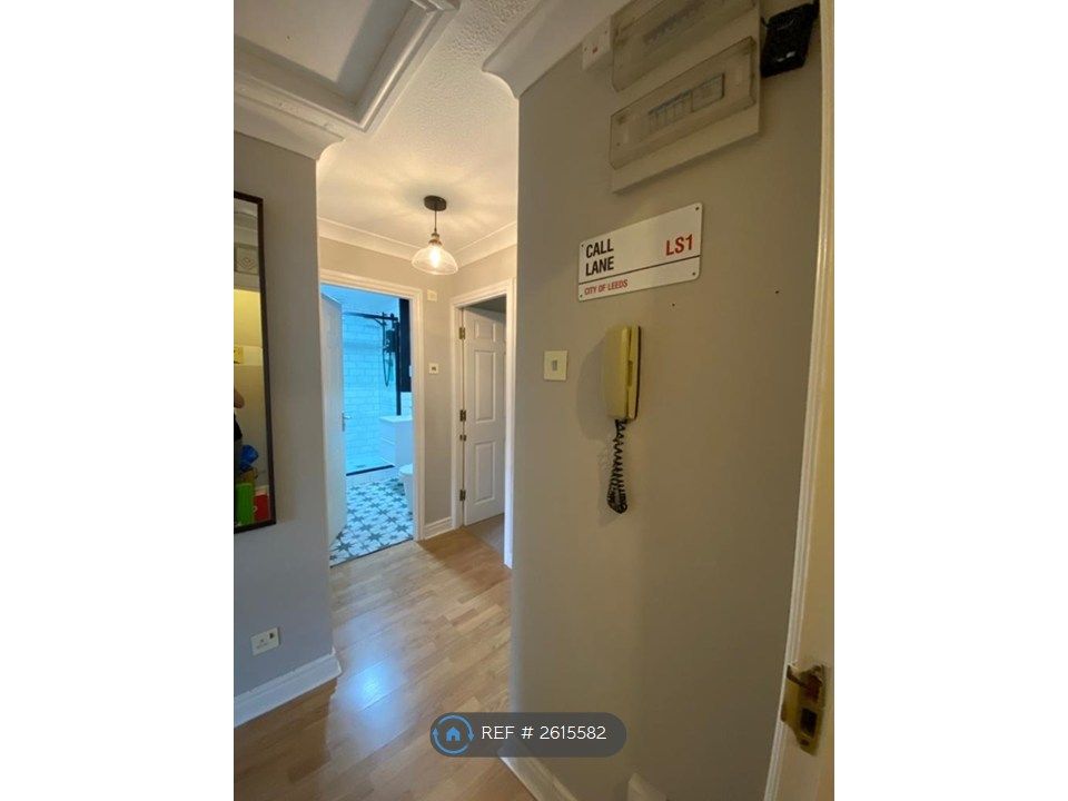 Property photo 3 of 8 Hallway