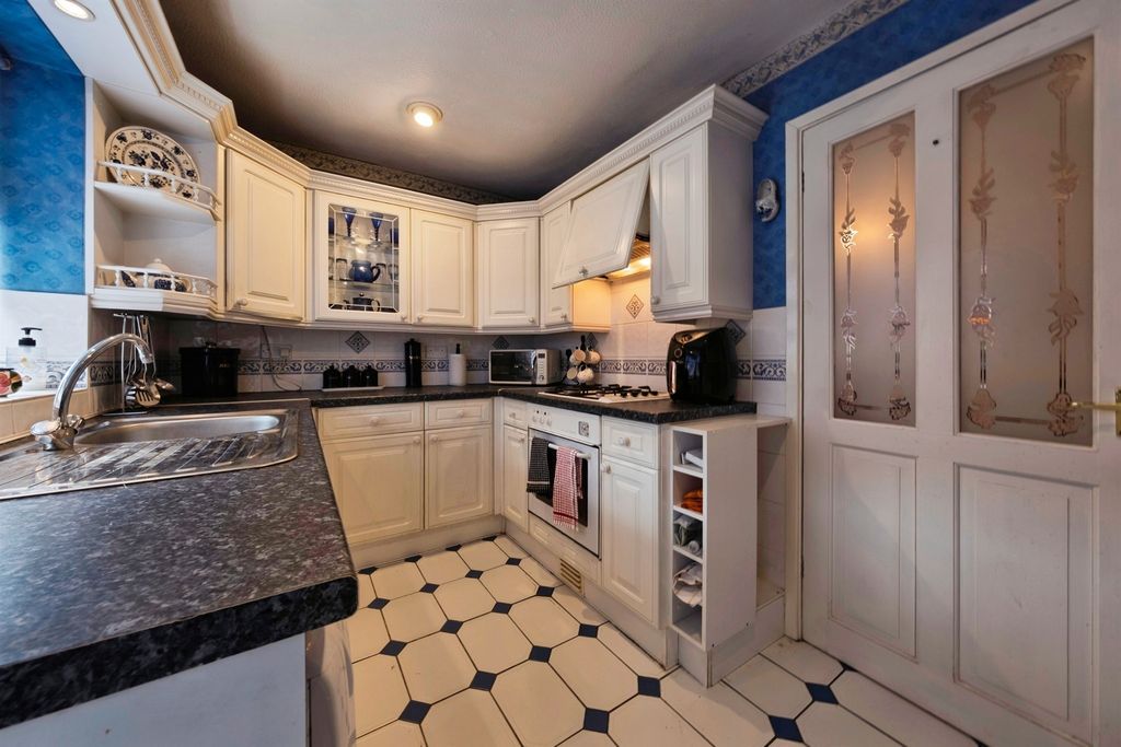 Property photo 3 of 14