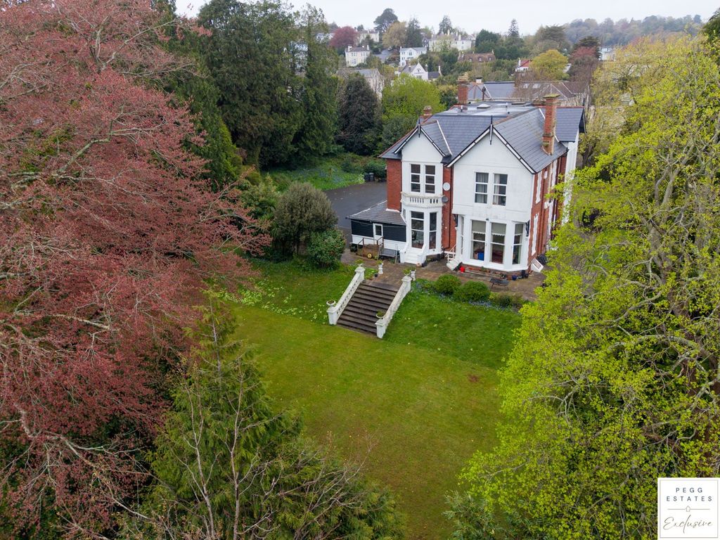 Property photo 2 of 40