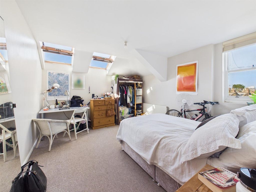 Property photo 3 of 10 Bedroom 1.Jpg